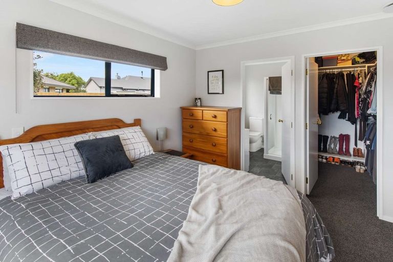 Photo of property in 5 Meridian Grove, Kelvin Grove, Palmerston North, 4414