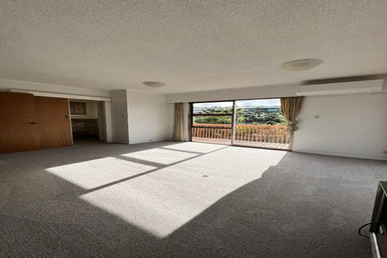 Photo of property in 1/17 Glenvar Road, Torbay, Auckland, 0630