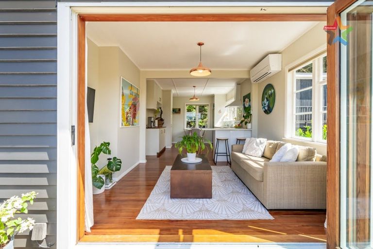 Photo of property in 157 Miromiro Road, Normandale, Lower Hutt, 5010