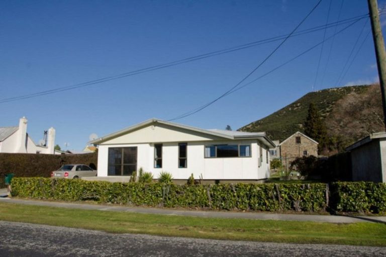 Photo of property in 85 Cheviot Street, Roxburgh, 9500