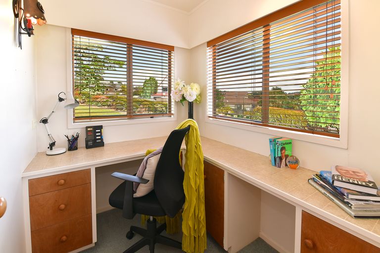 Photo of property in 77 Matija Place, Red Beach, 0932