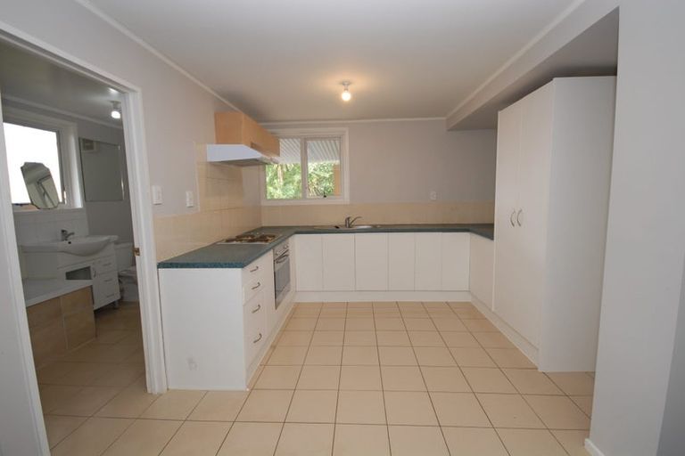 Photo of property in 2/24 Exeter Place, Unsworth Heights, Auckland, 0632