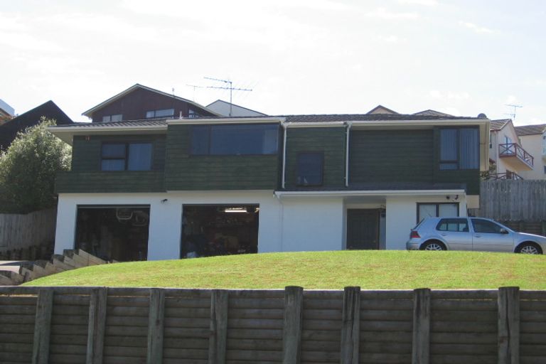 Photo of property in 4 Seaford Place, Murrays Bay, Auckland, 0630
