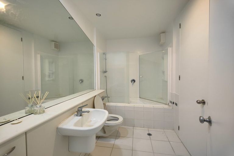 Photo of property in Sirocco Apartments, 607/8 Church Street, Wellington Central, Wellington, 6011