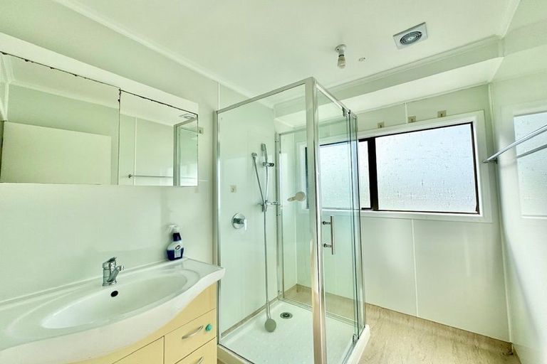 Photo of property in 18 Banyan Drive, Totara Heights, Auckland, 2105