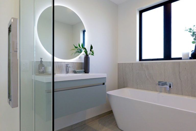 Photo of property in 14 Village Green Drive, Huntingdon, 7774