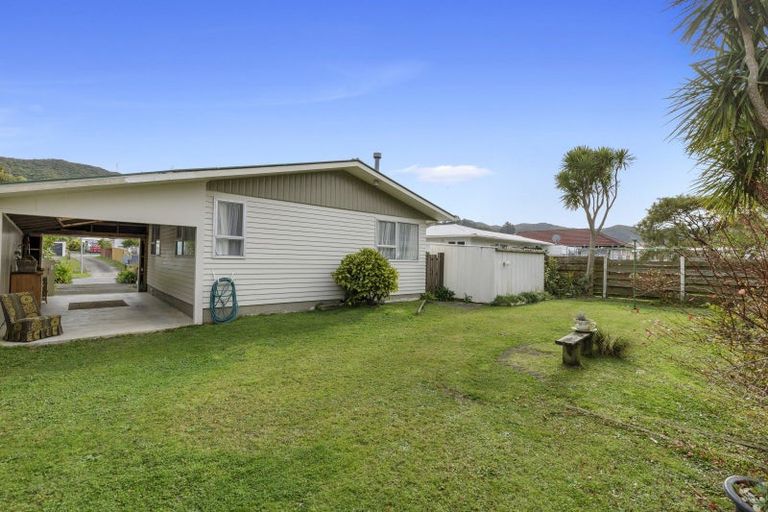 Photo of property in 298 Wellington Road, Wainuiomata, Lower Hutt, 5014
