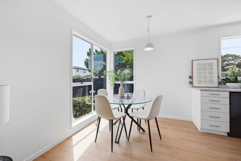 Photo of property in 5 Lisa Rise, Half Moon Bay, Auckland, 2012