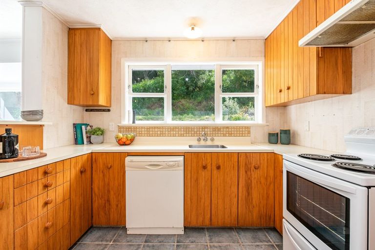 Photo of property in 21 Acheron Road, Paremata, Porirua, 5026