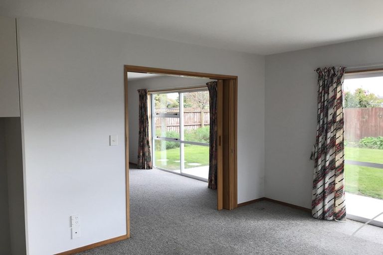 Photo of property in 5 Aberfoyle Place, Parklands, Christchurch, 8083