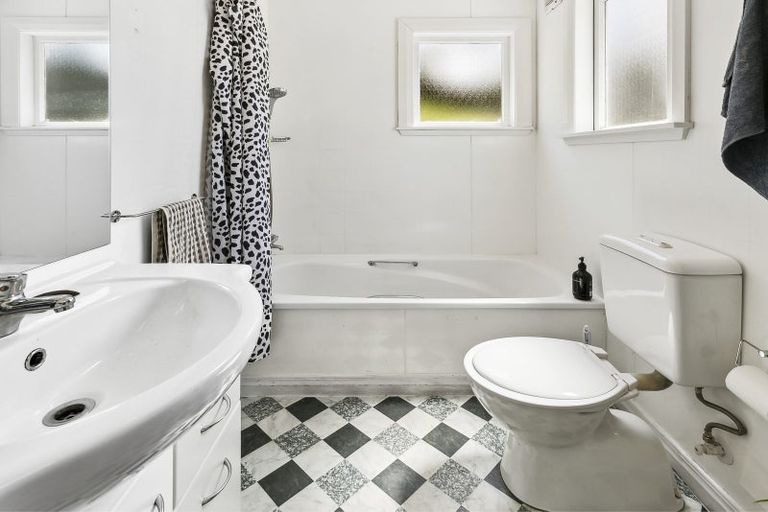 Photo of property in 7 Torquay Terrace, Newtown, Wellington, 6021