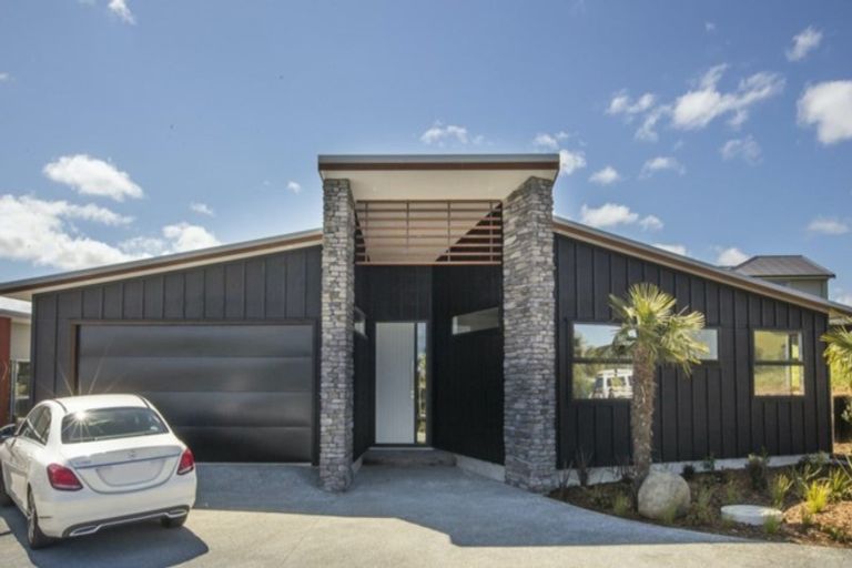 Photo of property in 18 Laly Haddon Place, Matakana, 0985