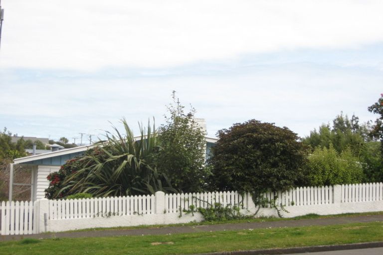Photo of property in 132 Brooklands Road, Brooklands, New Plymouth, 4310