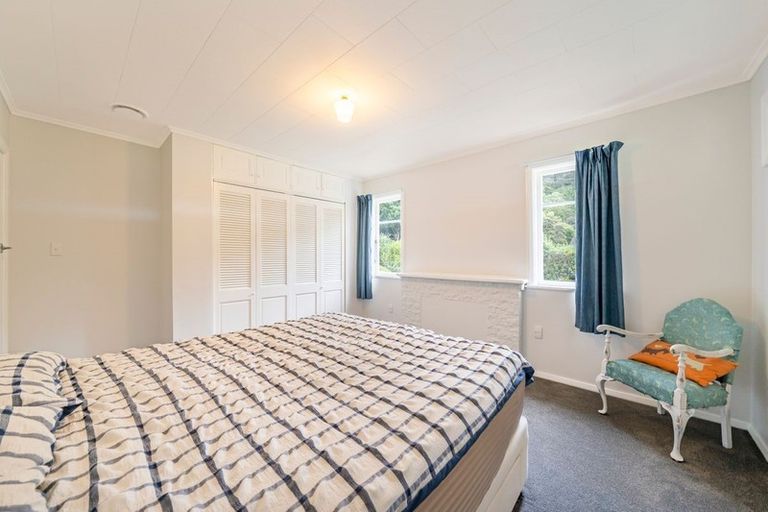 Photo of property in 489 Stokes Valley Road, Stokes Valley, Lower Hutt, 5019