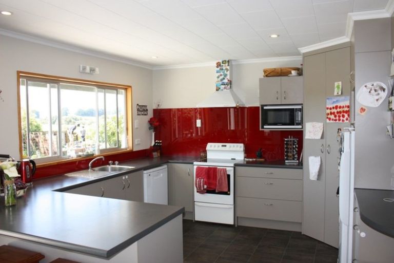 Photo of property in 22 Tiratu Road, Dannevirke, 4976