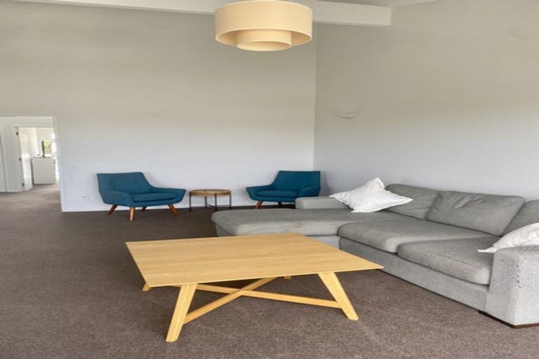 Photo of property in 2/19 Westwell Road, Belmont, Auckland, 0622