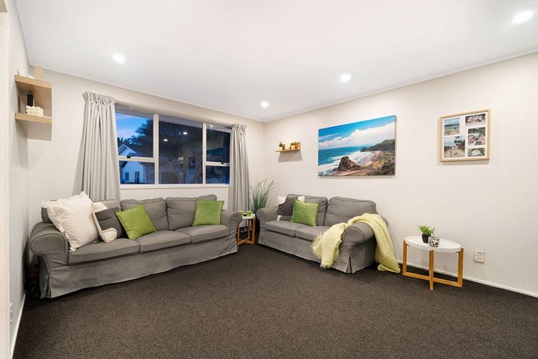 Photo of property in 86 Rosewarne Crescent, Glendene, Auckland, 0602