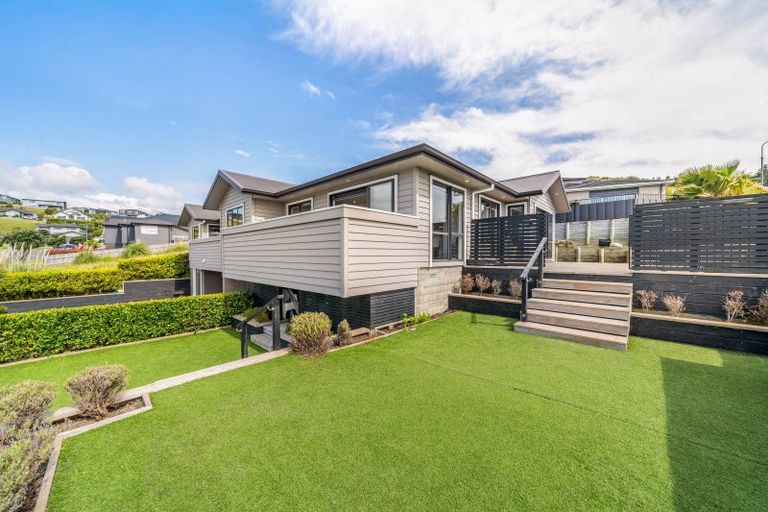 Photo of property in 51 Endeavour Drive, Whitby, Porirua, 5024