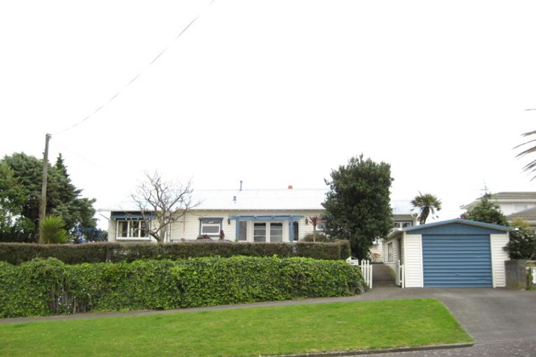 Photo of property in 12 Sackville Street, Fitzroy, New Plymouth, 4312