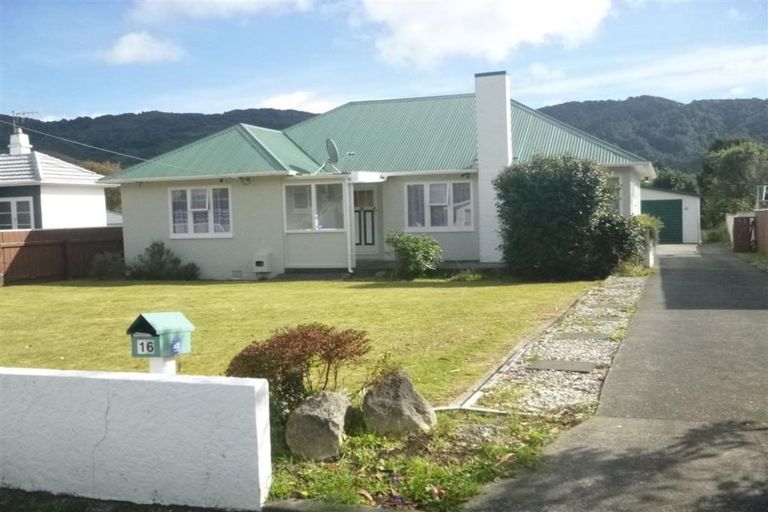 Photo of property in 16 Peel Place, Wainuiomata, Lower Hutt, 5014