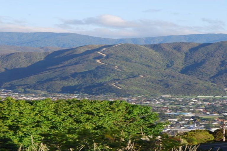 Photo of property in 16 Wilson Grove, Normandale, Lower Hutt, 5010