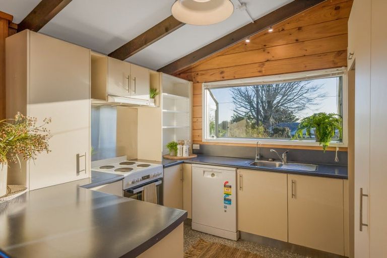 Photo of property in 3 Veale Road, Frankleigh Park, New Plymouth, 4310