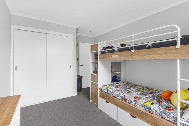 Photo of property in 14 Discovery Place, Marfell, New Plymouth, 4310