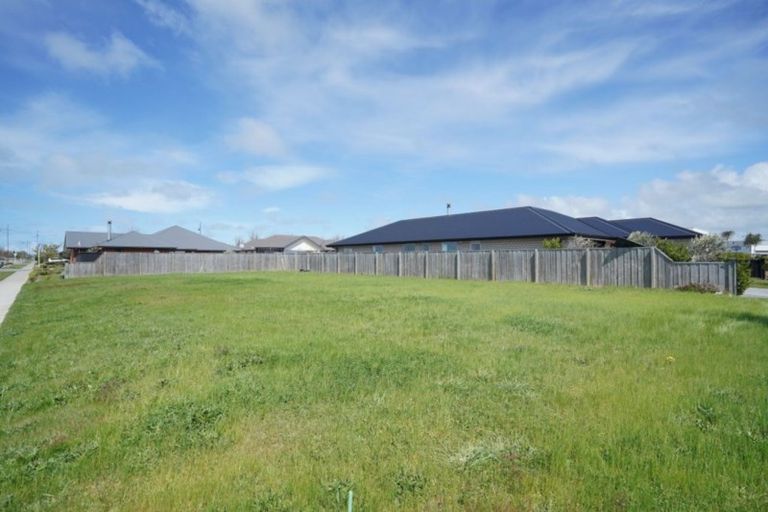 Photo of property in 15 Solander Road, Pegasus, 7612