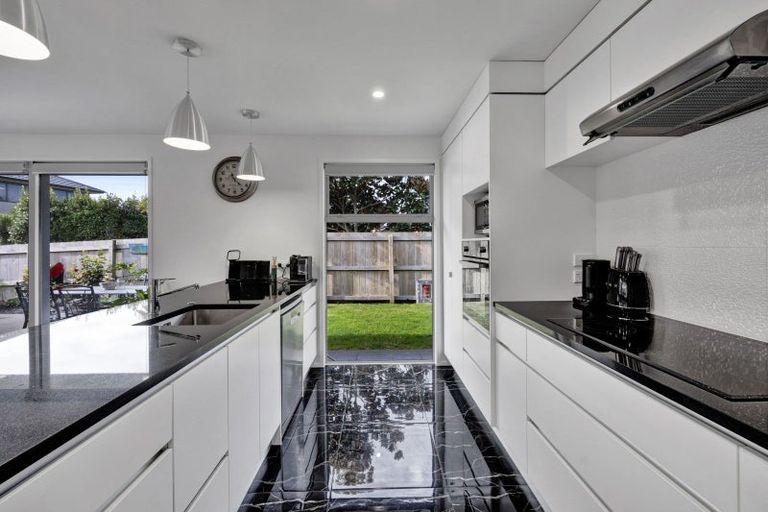 Photo of property in 17a Heta Road, Highlands Park, New Plymouth, 4312