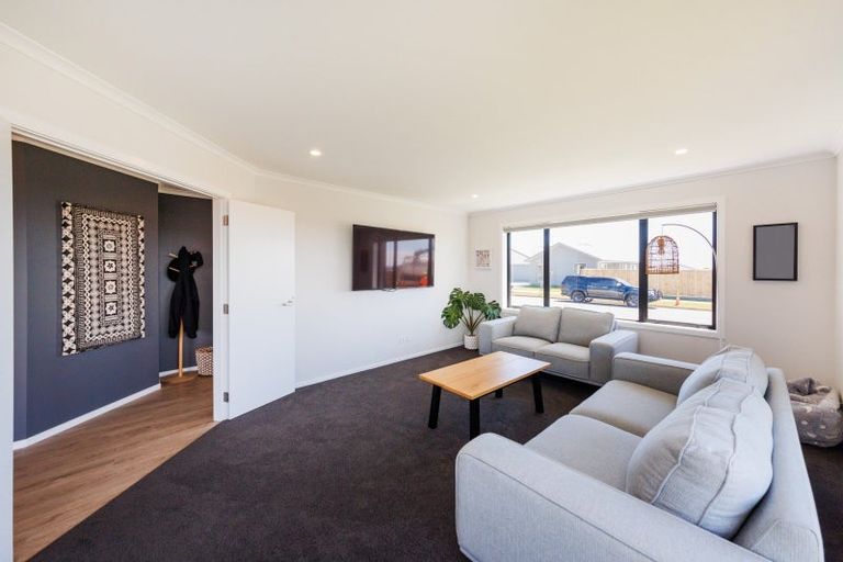 Photo of property in 50 Atlantic Drive, Fitzherbert, Palmerston North, 4410