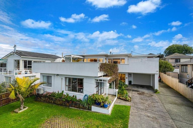 Photo of property in 13 Kiteroa Terrace, Rothesay Bay, Auckland, 0630