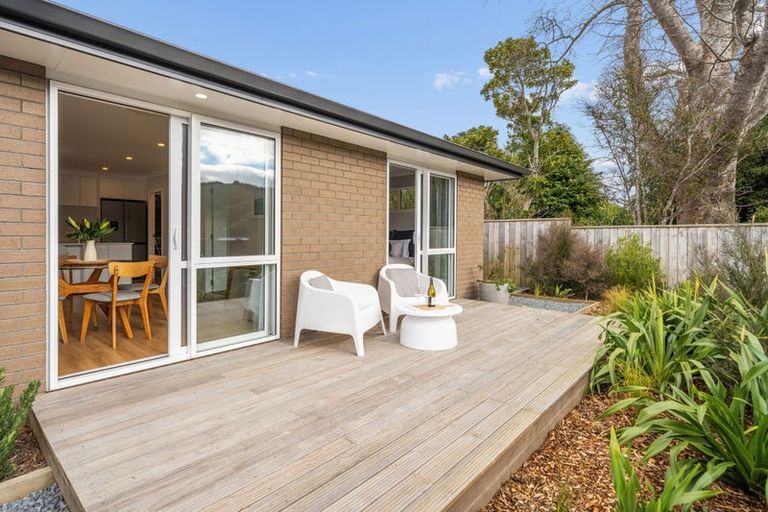 Photo of property in 15 Rewarewa Way, Timberlea, Upper Hutt, 5018