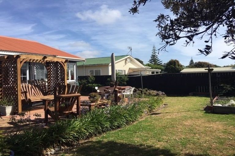 Photo of property in 12 Hicks Crescent, Waikanae Beach, Waikanae, 5036