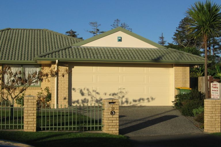 Photo of property in 10 Swanson Oaks, Swanson, Auckland, 0612