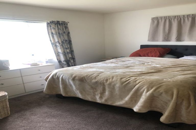 Photo of property in 2/25 Sapphire Place, Bayview, Auckland, 0629