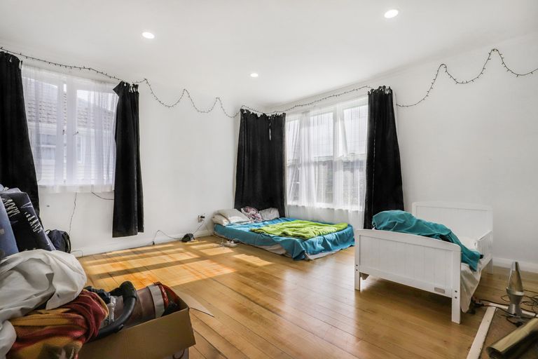 Photo of property in 15 Arimu Road, Papakura, 2110