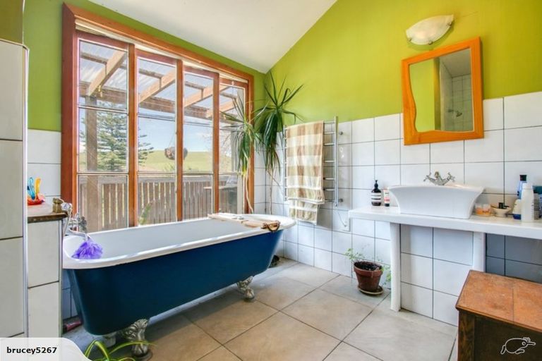 Photo of property in 2269 State Highway 2, Te Hauke, Hastings, 4178