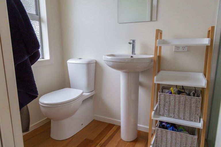 Photo of property in 6 Boler Place, New Lynn, Auckland, 0600