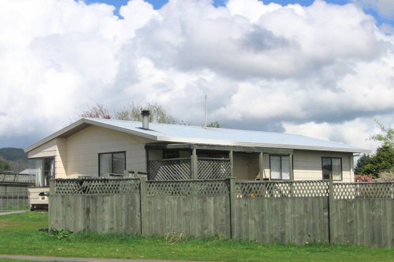 Photo of property in 37 Dickens Street, Owhata, Rotorua, 3010