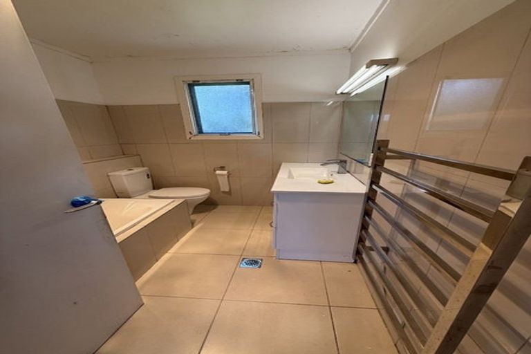 Photo of property in 35 Toru Street, Te Atatu Peninsula, Auckland, 0610