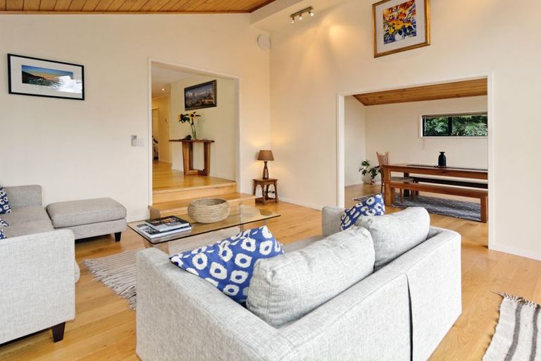 Photo of property in 12 Cochran Road, Oratia, Auckland, 0604