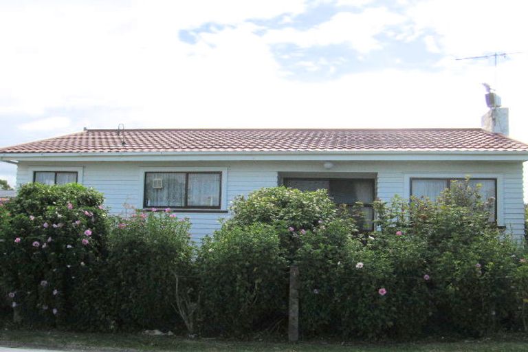 Photo of property in 936a East Coast Road, Northcross, Auckland, 0630
