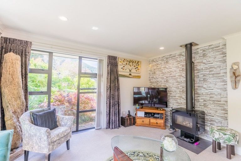 Photo of property in 11 Tauhou Place, Waikanae, 5036