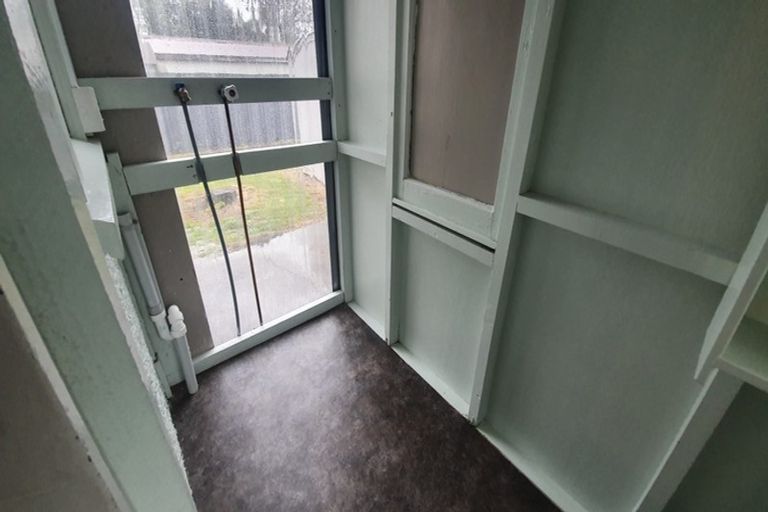 Photo of property in 28 Tarahua Road, Vogeltown, New Plymouth, 4310