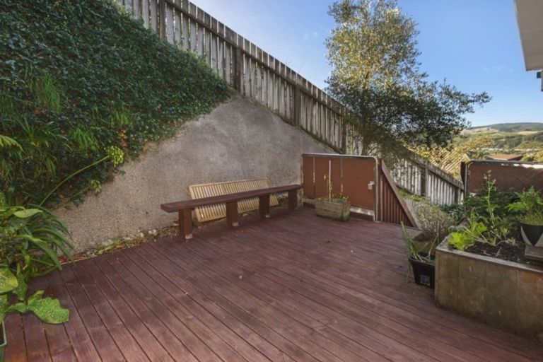 Photo of property in 8a Cullen Place, Tawa, Wellington, 5028