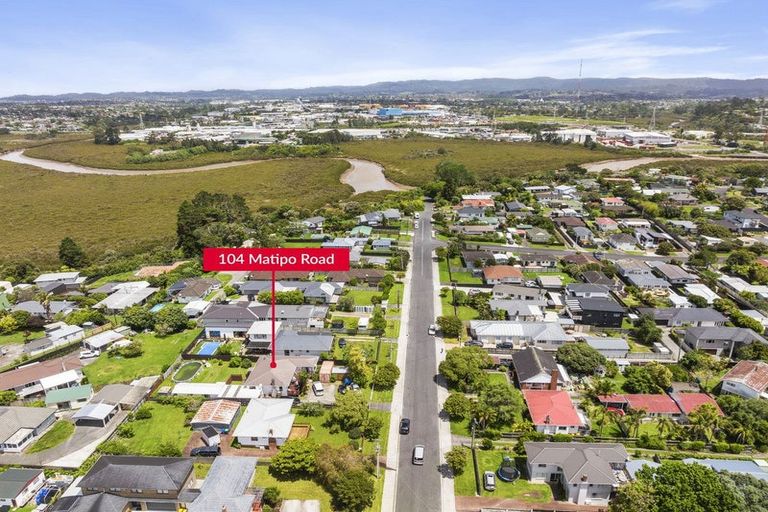 Photo of property in 104 Matipo Road, Te Atatu Peninsula, Auckland, 0610