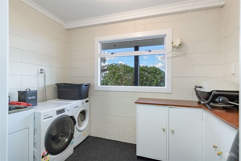 Photo of property in 96 Dowse Drive, Maungaraki, Lower Hutt, 5010