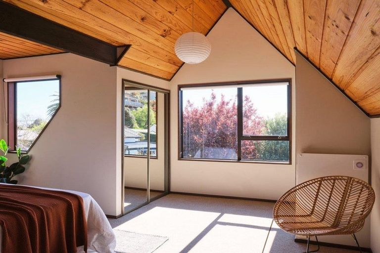 Photo of property in 1/37 Augusta Street, Redcliffs, Christchurch, 8081