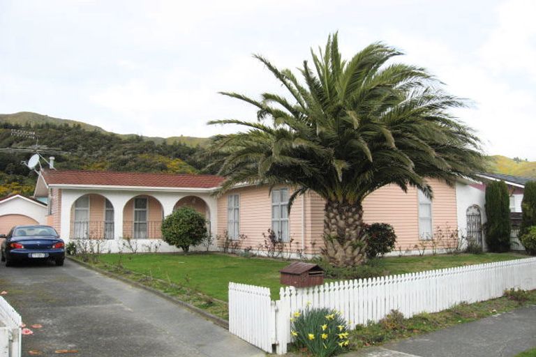 Photo of property in 18 Berkeley Road, Wainuiomata, Lower Hutt, 5014