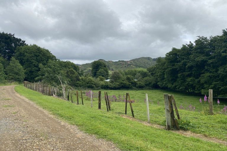 Photo of property in 281 North Manakau Road, Manakau, Levin, 5573